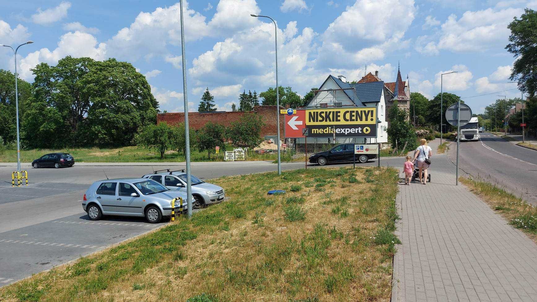 wynajmę działki koło Biedronki pod przyczepę,gastronomię,stragan,biuro