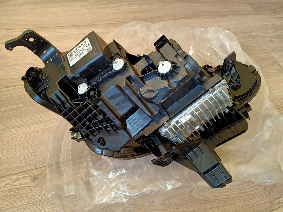 Lampa przednia Volvo ex30 lewa oryginał