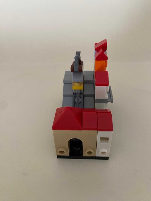 Lego MOC - Elétrico / Calvin & Hobbes / Ascensor da Bica / Notre-Dame