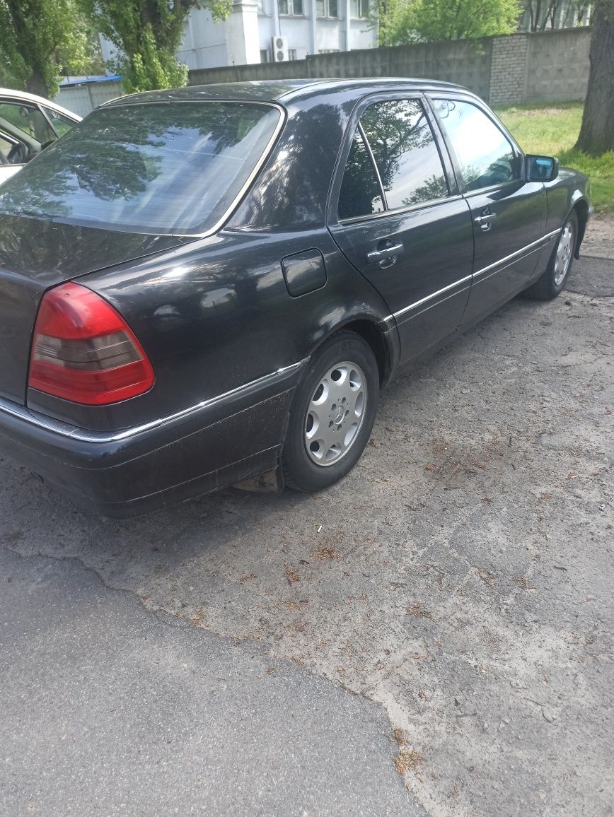 Продам Mercedes Benz C180 Срочно