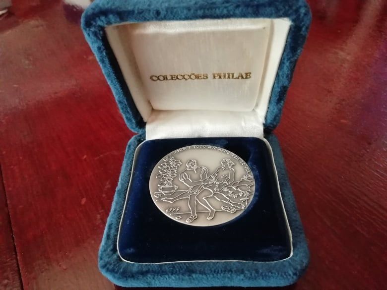 Medalha Camões em prata fina ano 1999 da Philae