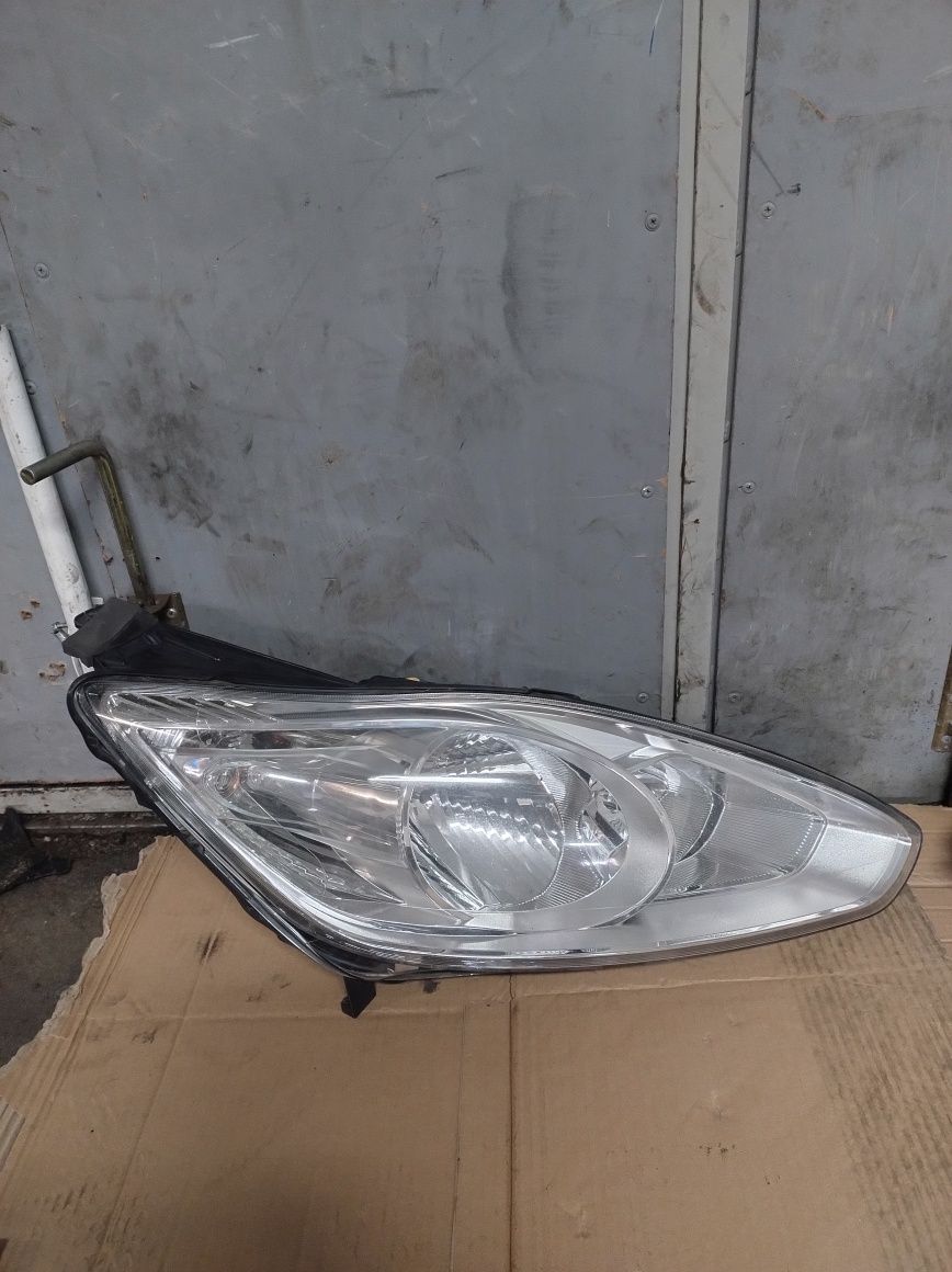 Lampa reflektor Ford C-Max MK2