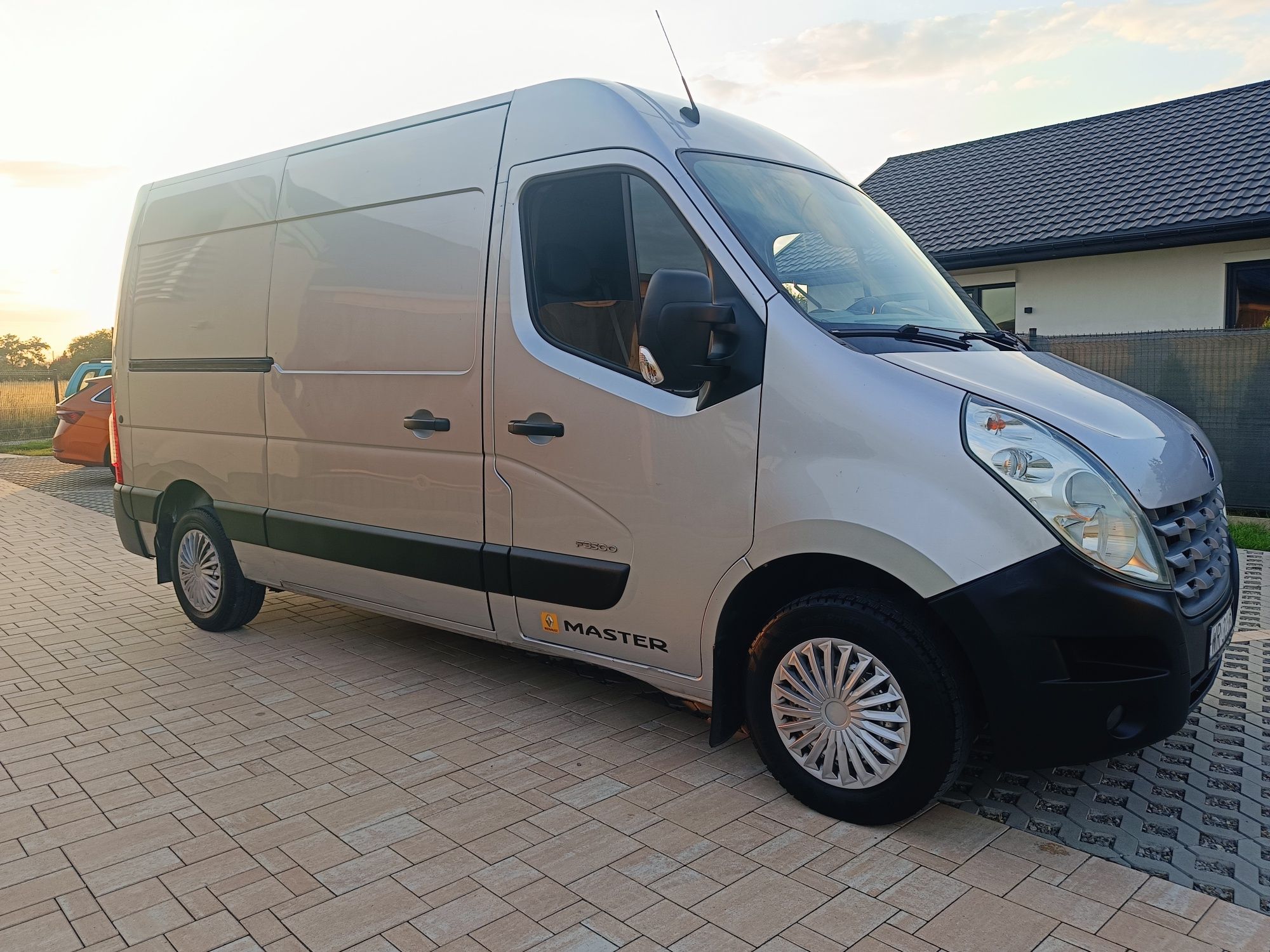 Renault Master III L2H2 2.3 dCi 125 km