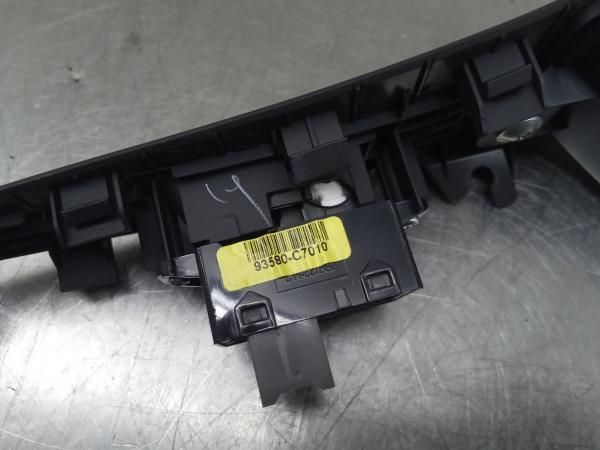 Comando / botão / interruptor vidros trás esquerdo HYUNDAI i20 Active