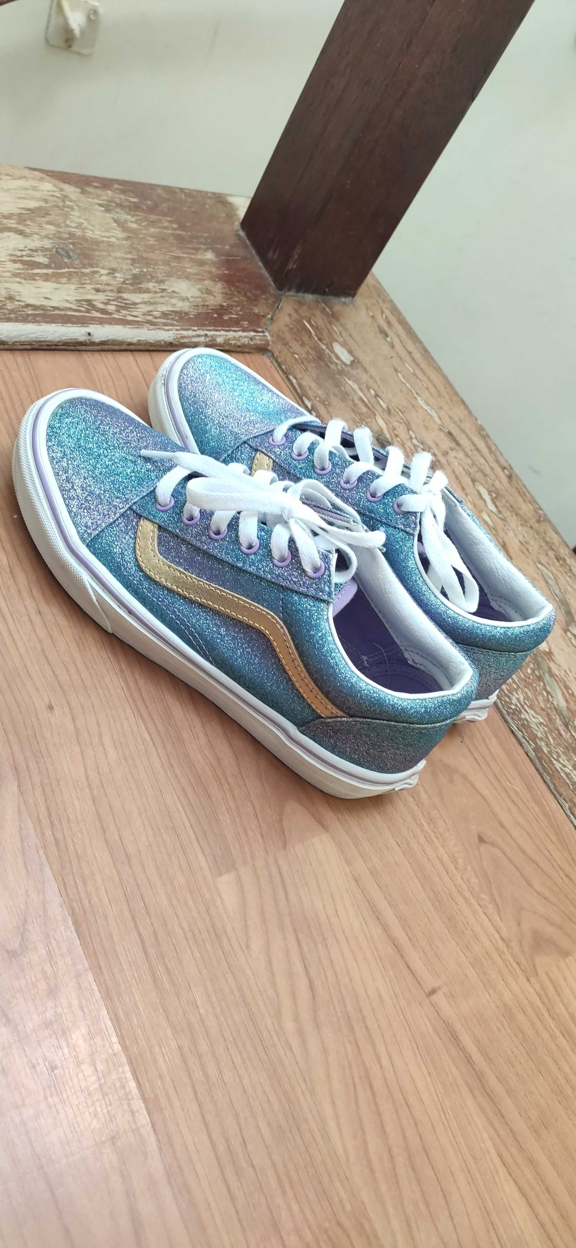 Vans Coloridas como novas