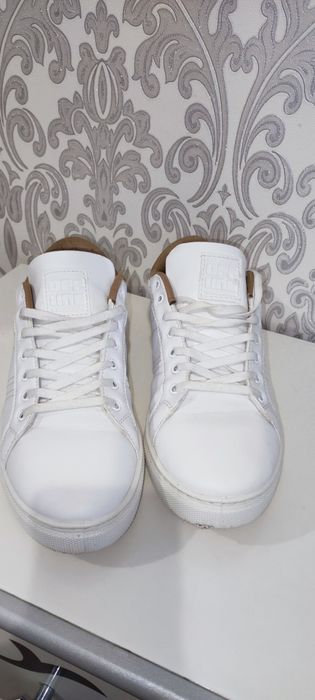 Чоловічі білі кросівки