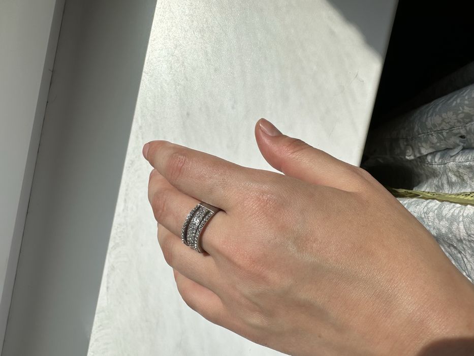 Продам кольцо кульчики каблучку срібло і біжутерію