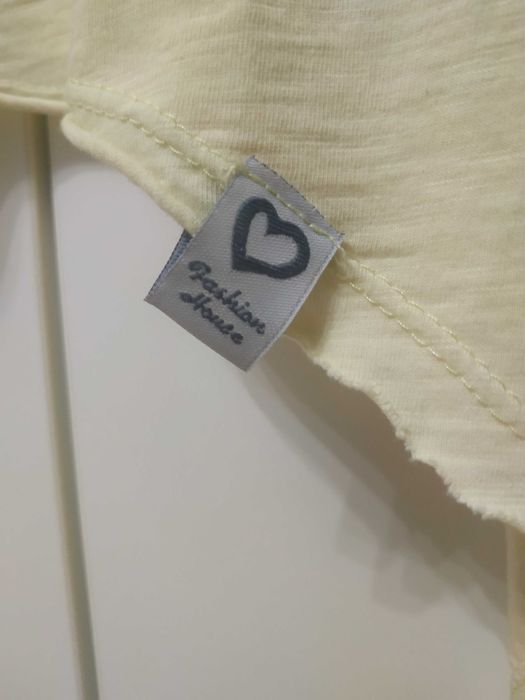 Bluzka koszulka FASHION HOUSE roz M - "A" - serce wymiata :)