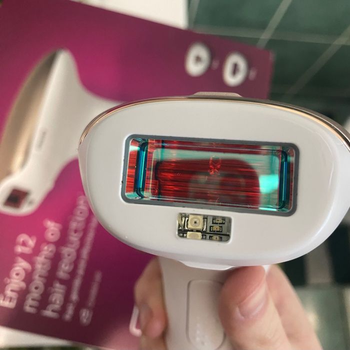 Фотоепілятор Philips Lumea 7000