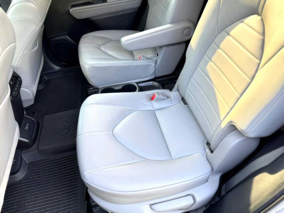 Toyota Highlander Hybrid XLE      2022