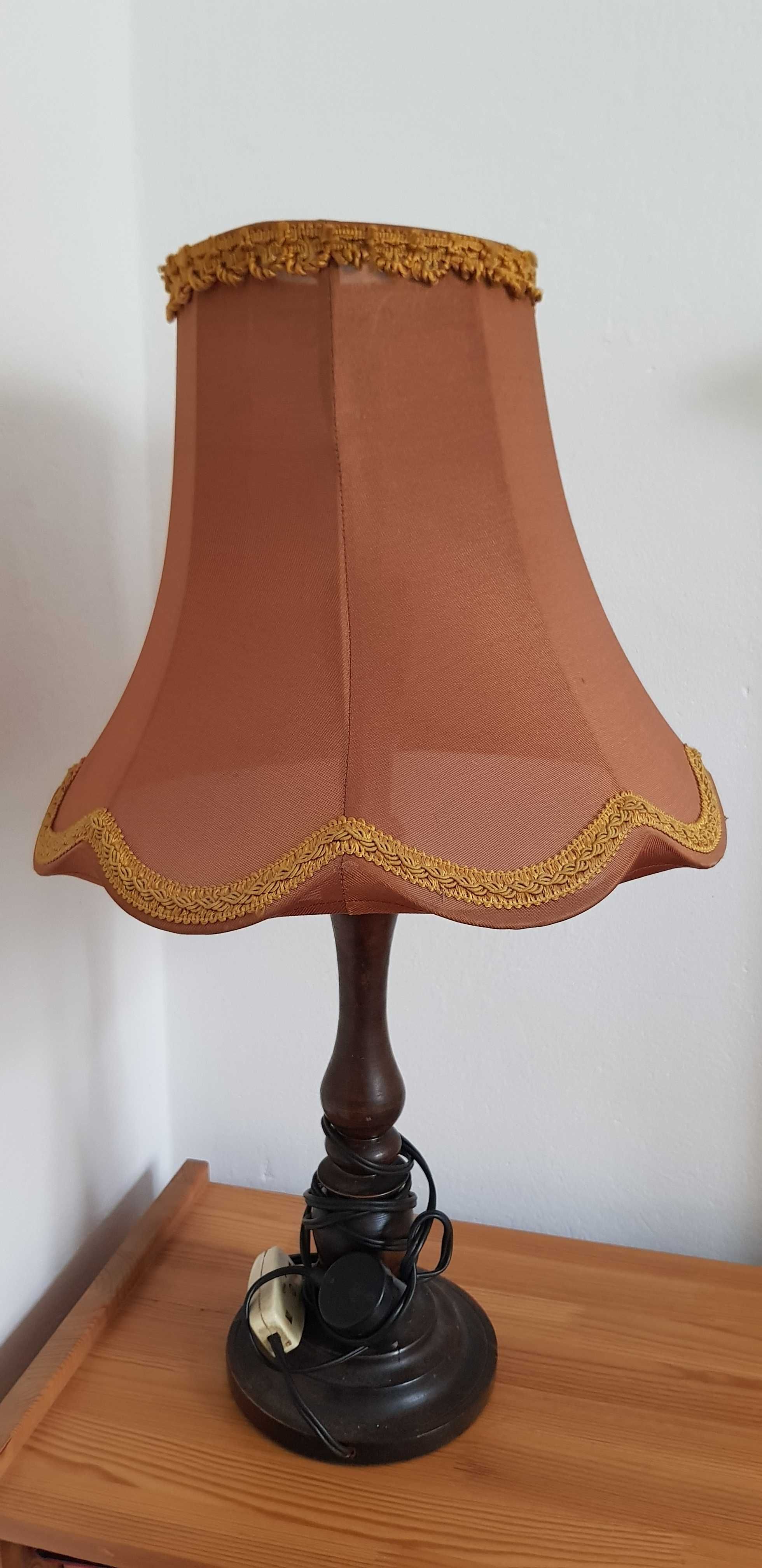 Lampa gabinetowa z drewnianą podstawą, czasy PRL, Vintage