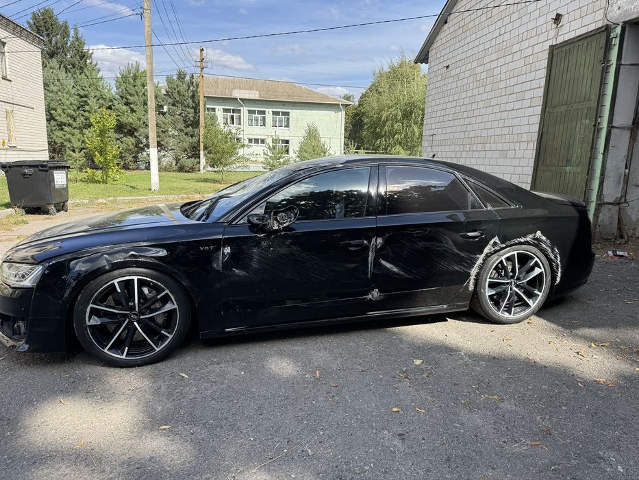 AUDI S8+ Після дтп з документами повний порядок
