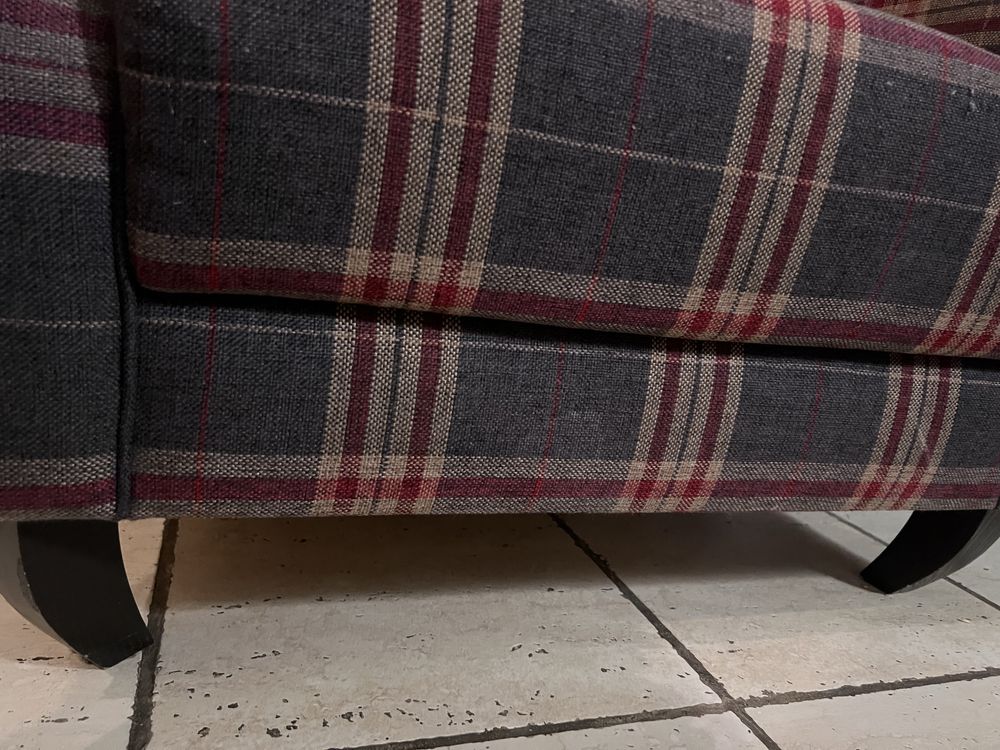 Кресло винтажное обшито шотландской сеточкой