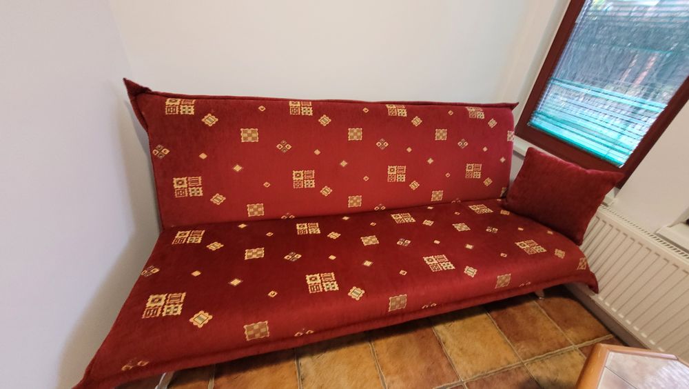 Kanapa/ wersalka z pojemnikiem na pościel