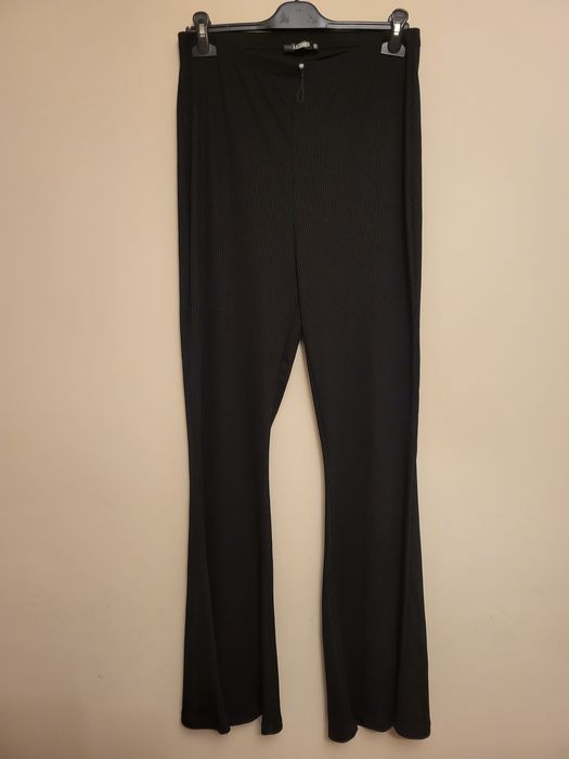 Nowe czarne spodnie dzwony, cienkie 46
