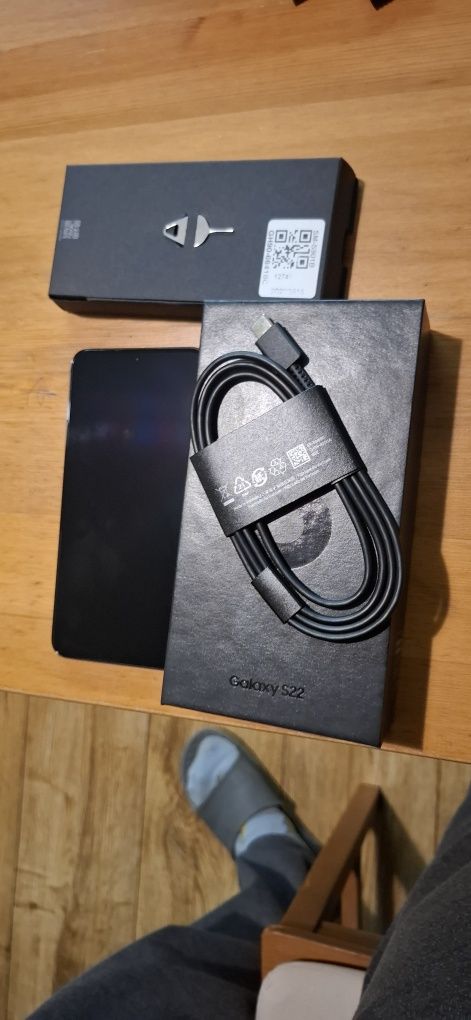 Samsung Galaxy S22     SM-S901B/DS