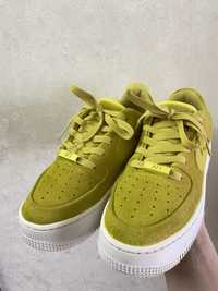 Nike air force sage low celery