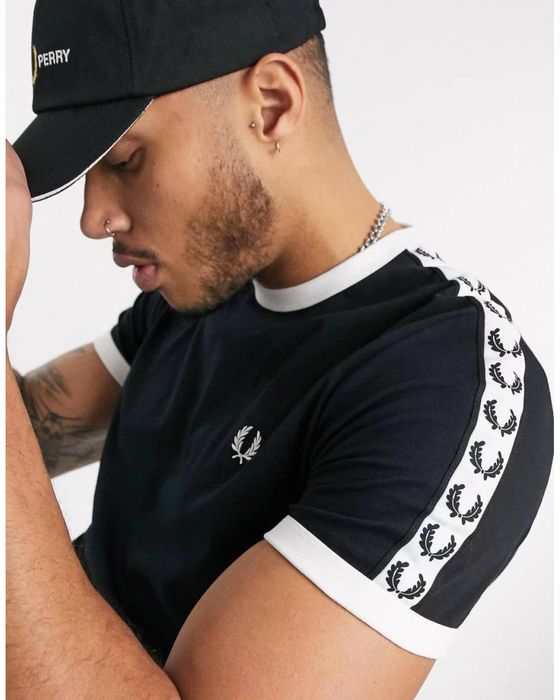 Футболка Fred Perry з лампасами/Футболка Fred Perry с лампасами