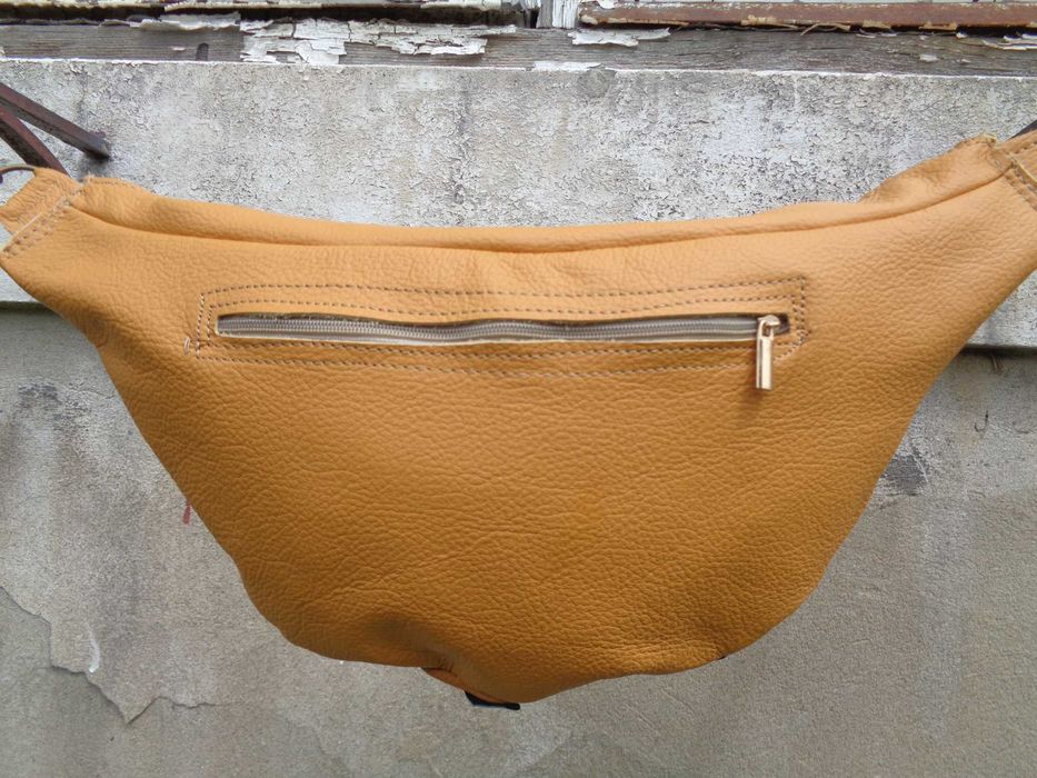 Artystyczna skórzana nerka z kotem. Handmade