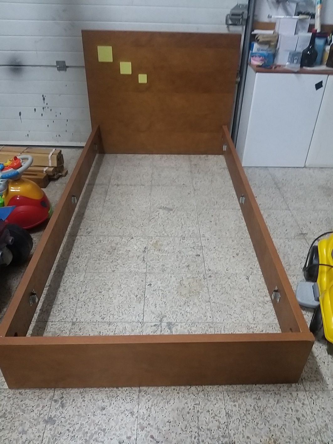 Vendo estrutura de cadeira do ikea e estrutura de cama de criança