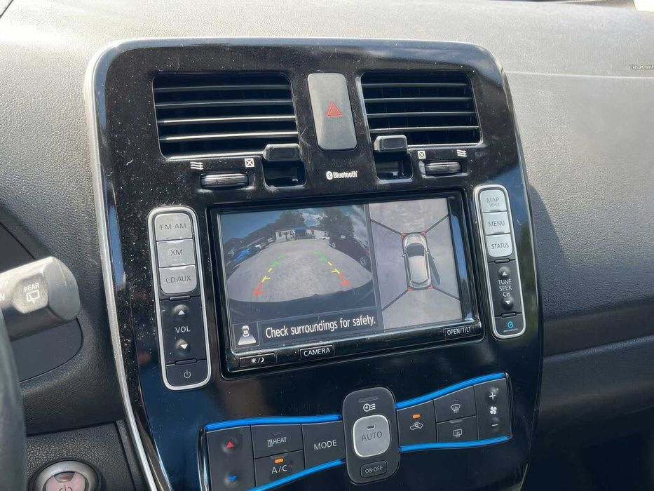 Nissan LEAF SL      2015