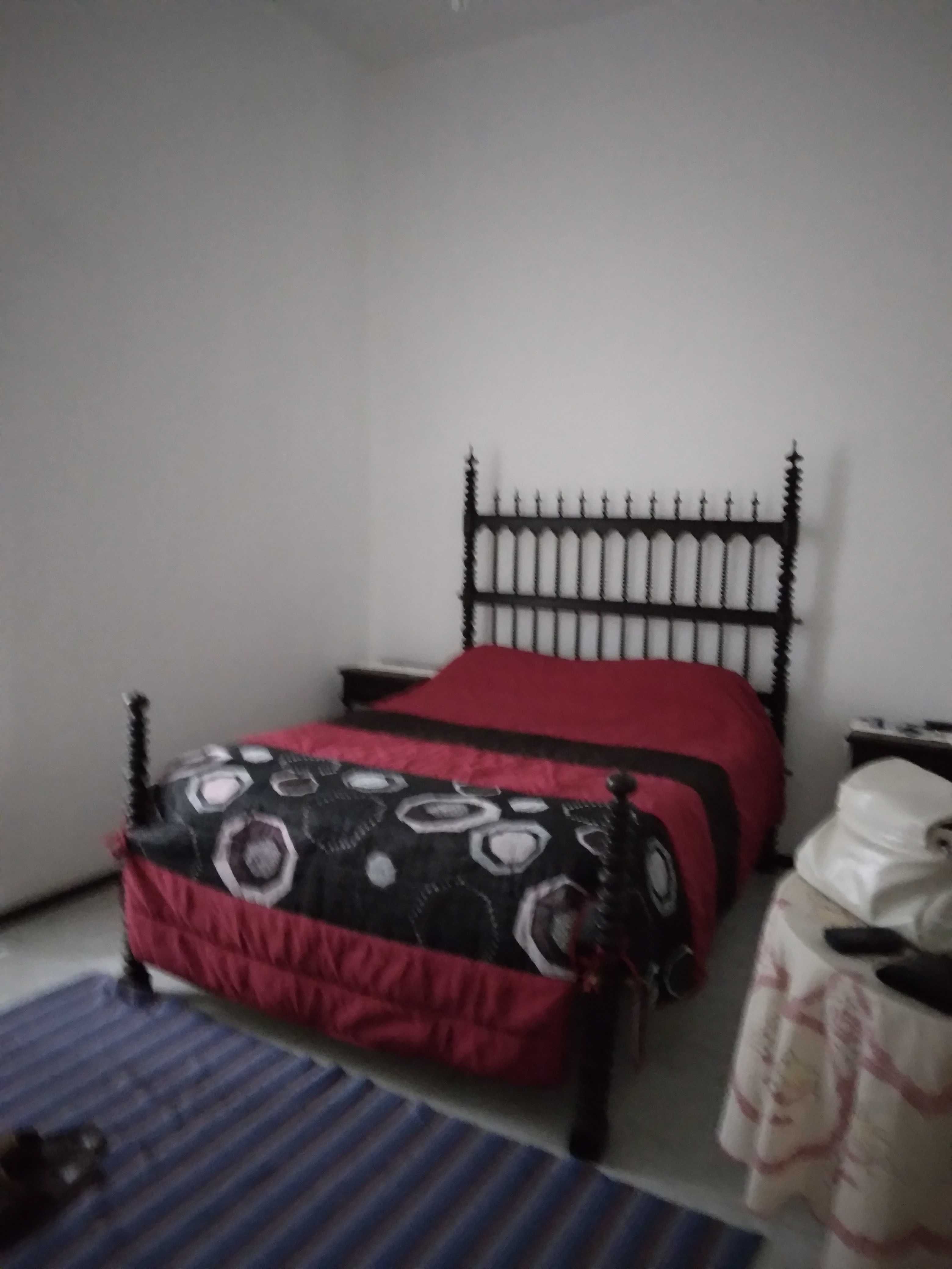 Vende -se  moradia  para restaurar