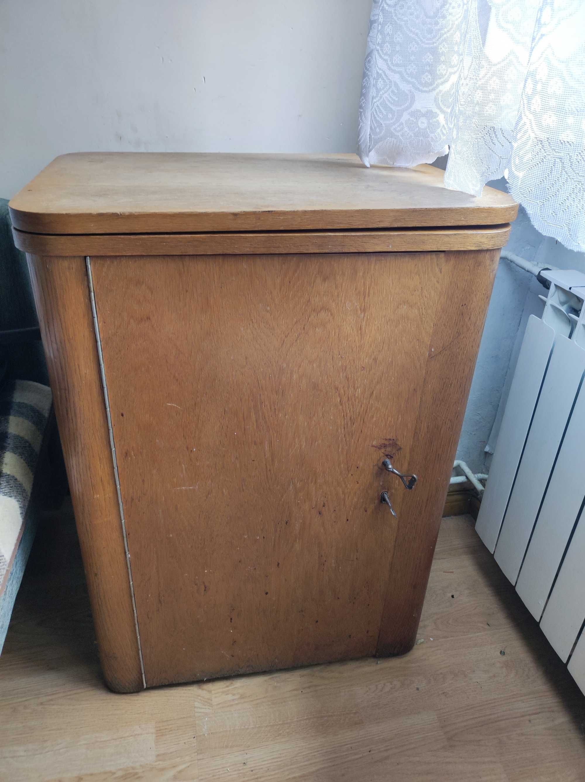 Maszyna do szycia Łucznik kl. 82 wraz z szafką