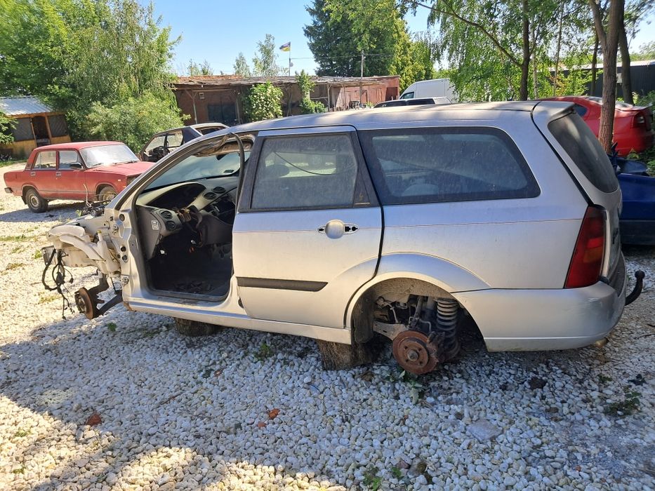 Двері,підрамник,салон,стойка бампер,зеркало цапфазапчастини форд фокус