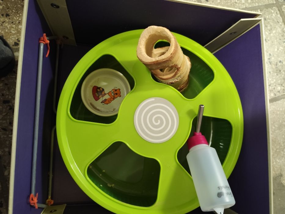 Kołowrotek poidełko miska gryzak