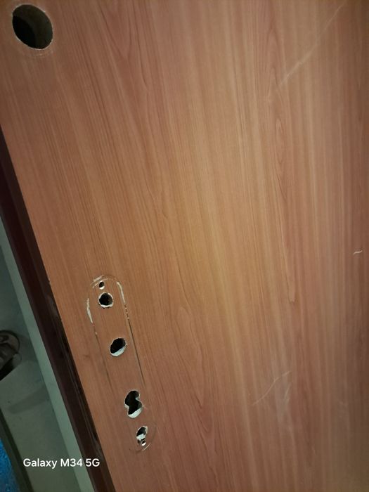 Drzwi wewnętrzne z klamką i zamkiem używane – tanio