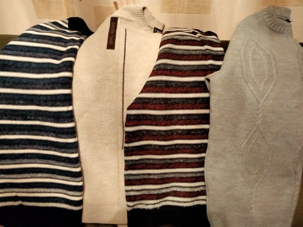 Продам чоловічі светри б/у, в гарному стані.