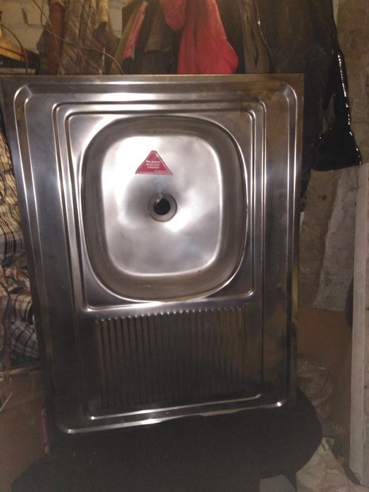 мойка из нержавеющей стали.