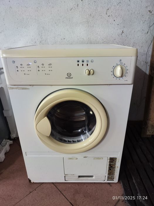 Máquina secar roupa