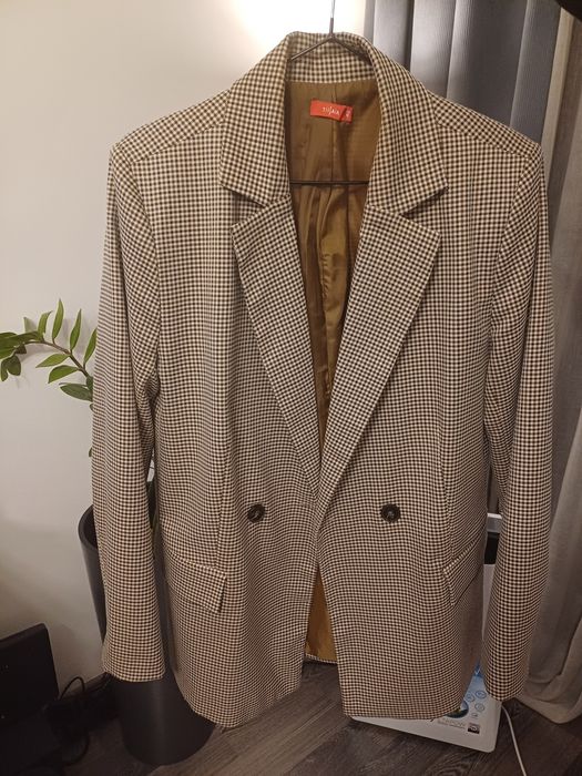 Komplet damski: żakiet i spodnie