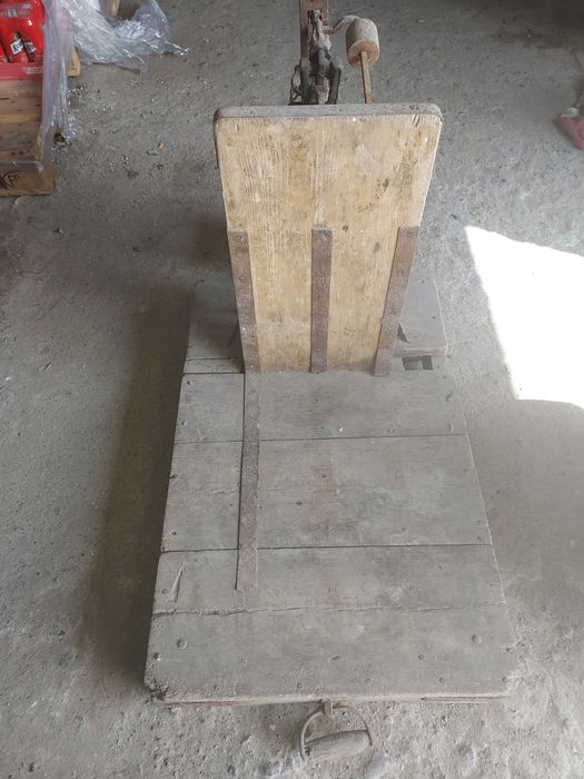 Stara waga towarowa PRL