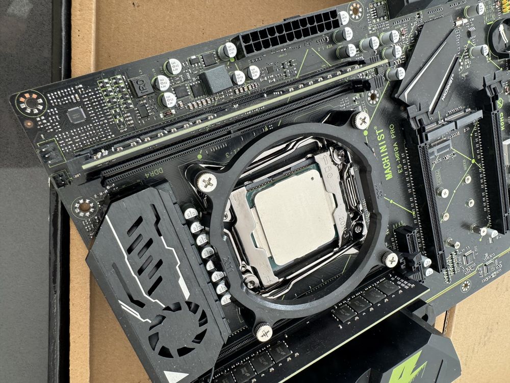 MotherBoard + Xeon E5-2666v3 + 16gb DDR4 2666mhz