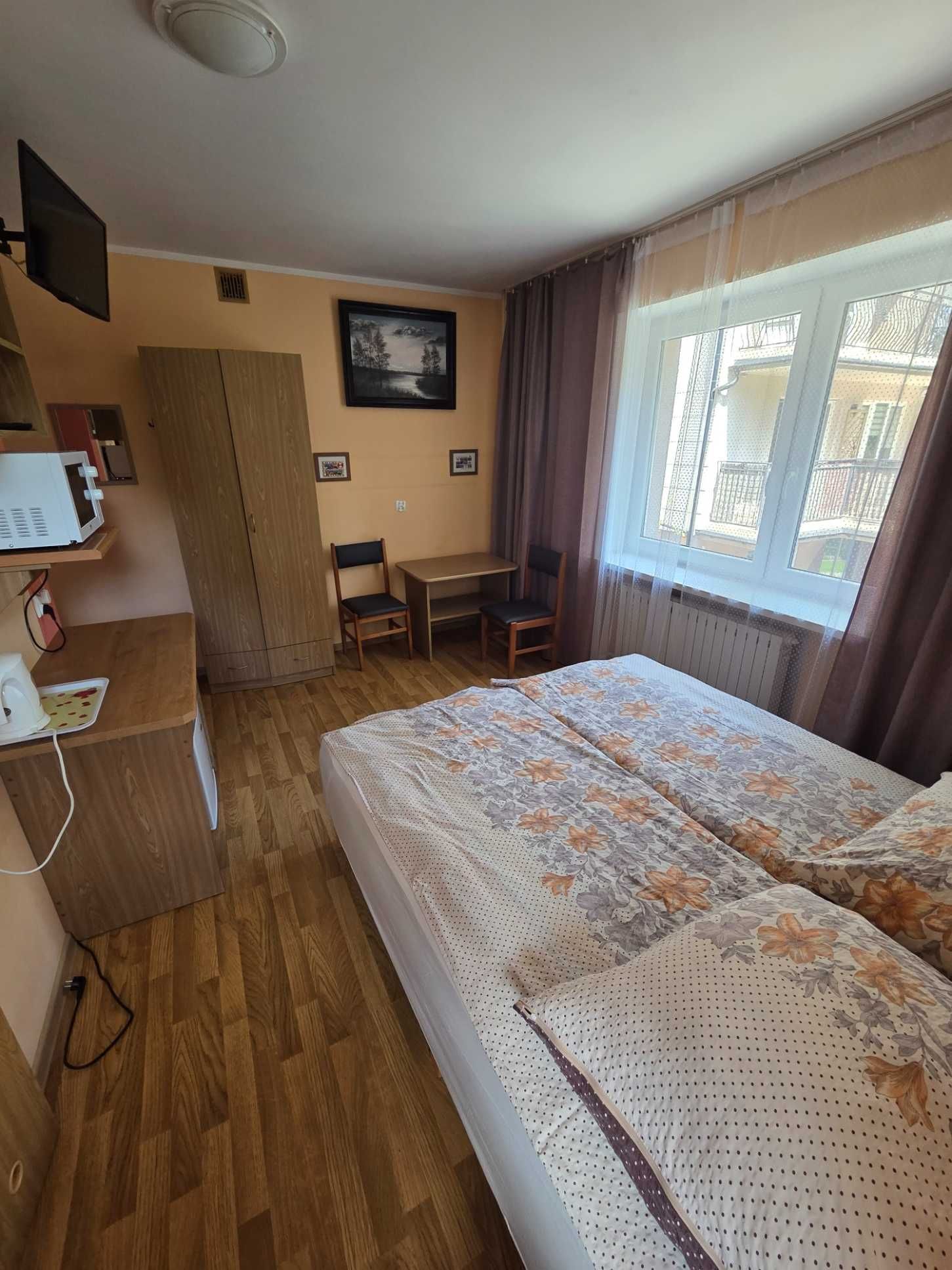 Pokoje z łazienkami i balkonami blisko PKP i plaży Władysławowo