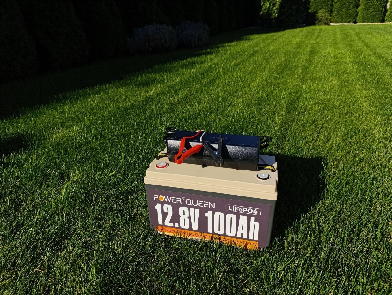 Комплект Power Queen LiFePO4 12.8V 100Ah,зарядка 14,6V 20A для LiFePО4