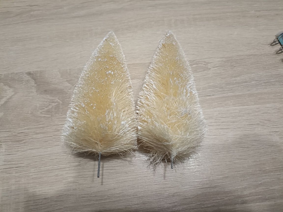 Choinki ośnieżone mini do kompozycji stroików świątecznych złota 14 cm