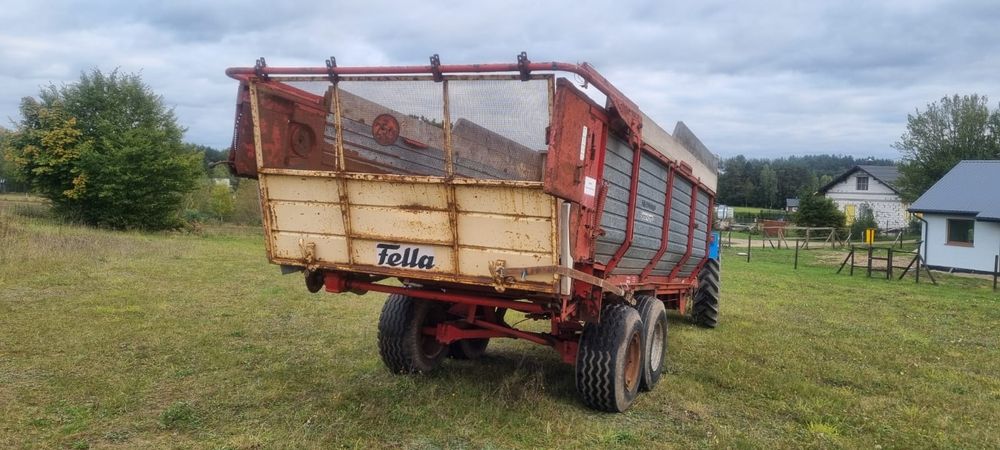 Przyczepa samozbierająca fella" do kiszonki bądź kukurydzy"