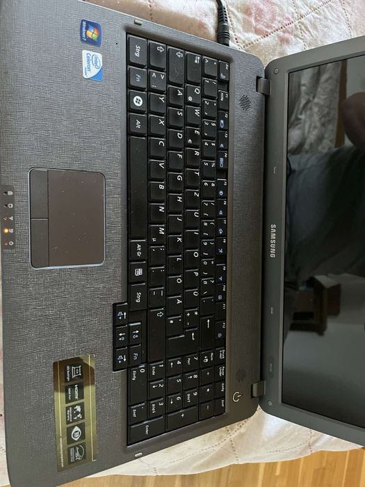 Ноутбук Samsung с немецкой клавиатурой