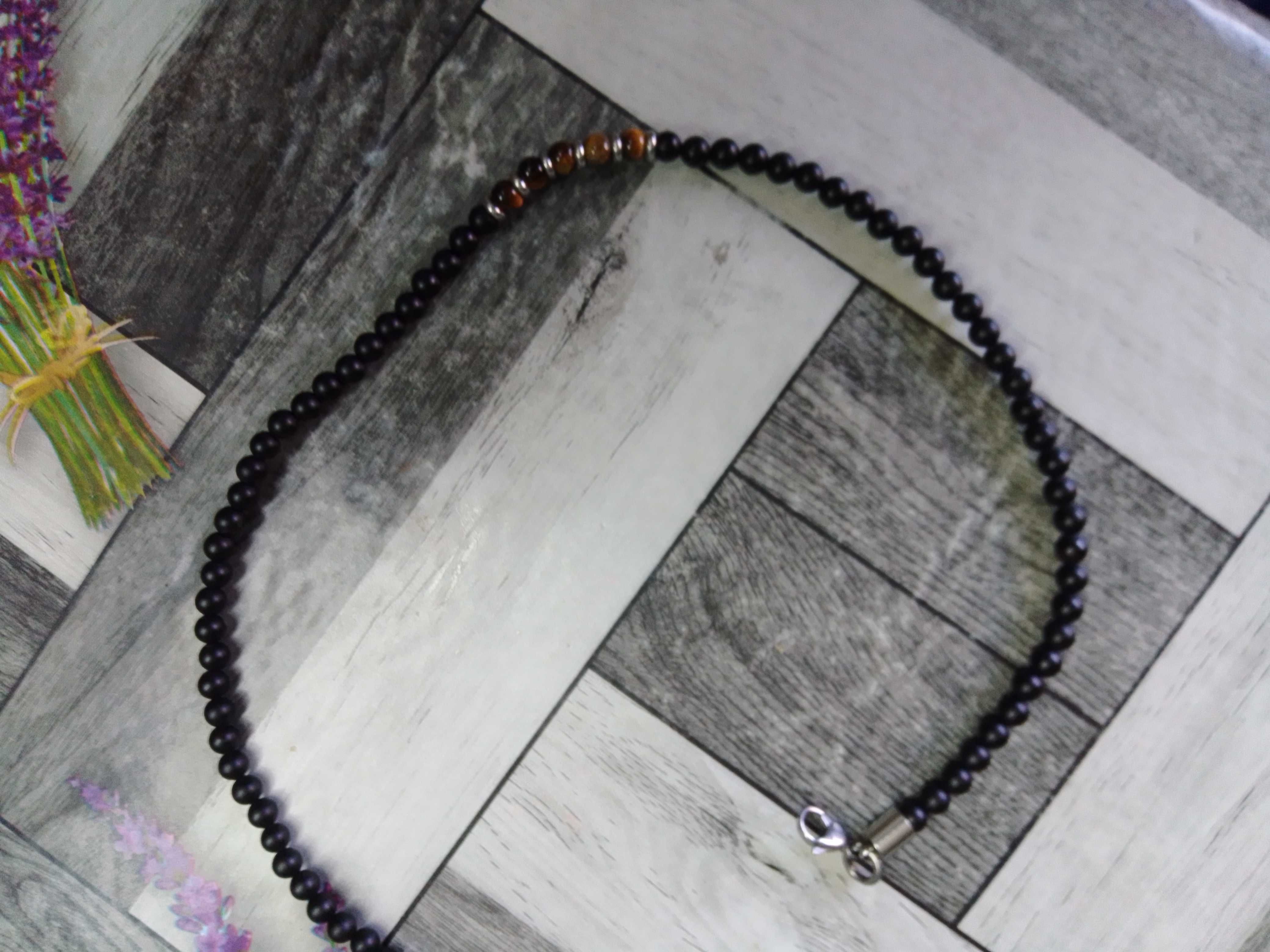 Colar petro com pérolas castanhas