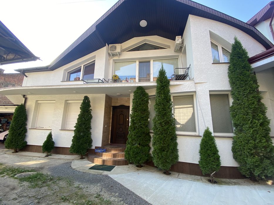 Продаж будинку в центрі міста