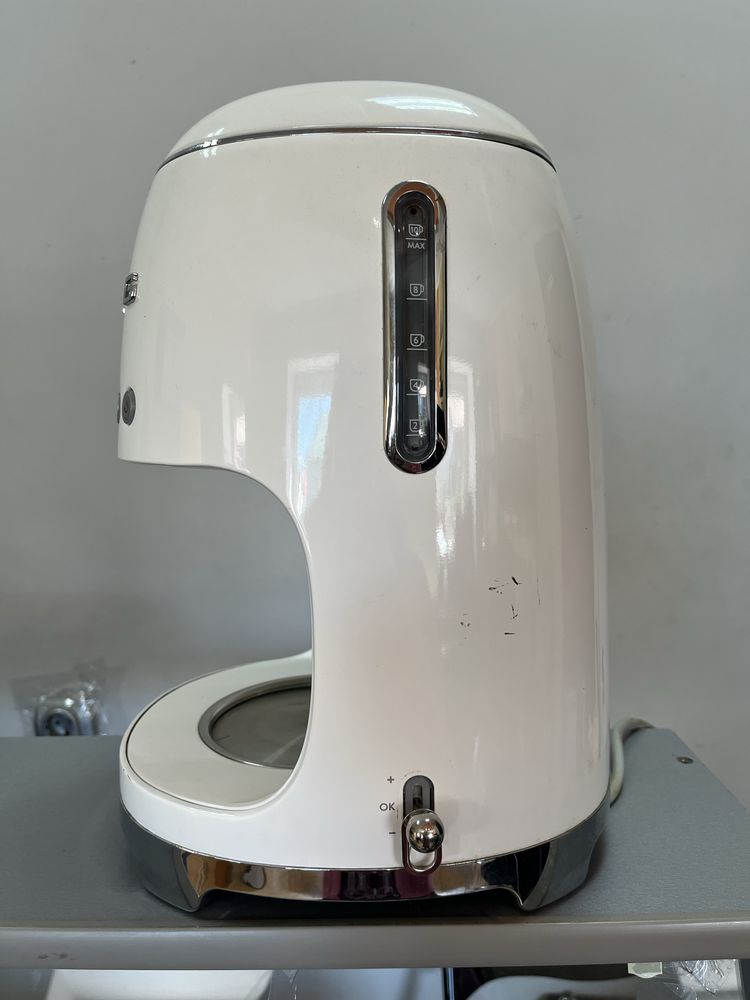 Крапельна кавоварка SMEG DCF01WHE