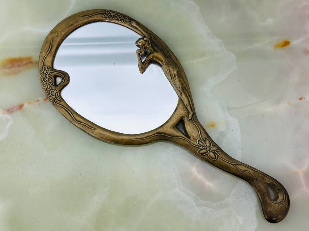 Вінтажне декоративне дзеркальце в стилі Ар-Нуво