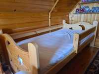 Drewniane łóżko dzieciece