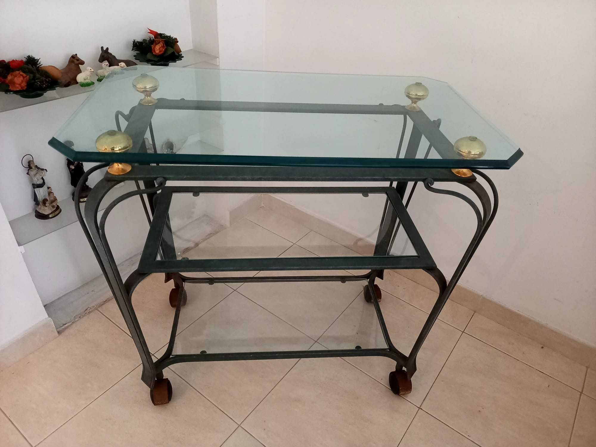 Mesa de TV em ferro e vidro