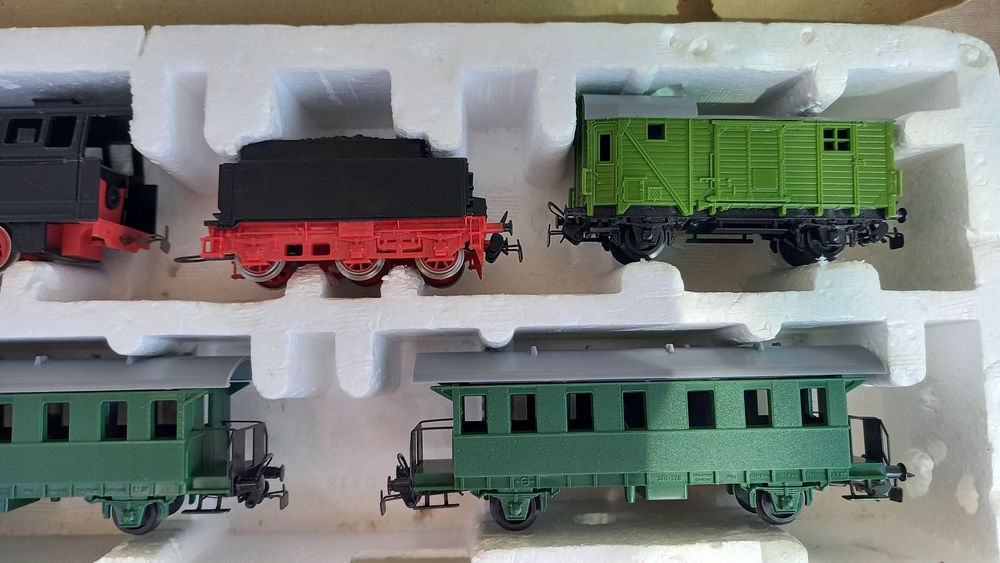 Залізна дорога PIKO 04050 + 3 додаткових вагони