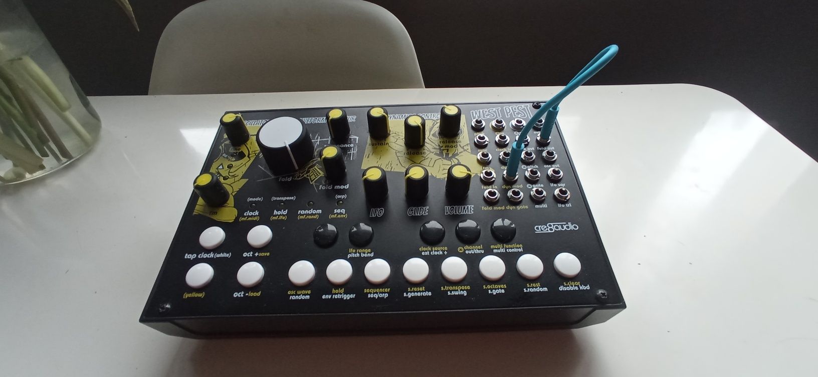 cre8audio West Pest Syntezator analogowy