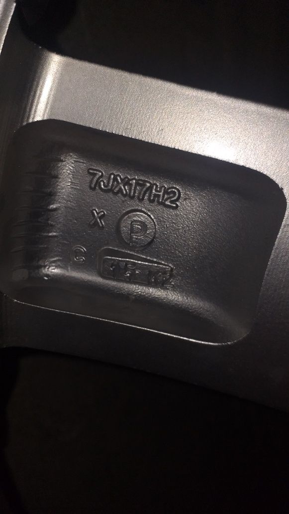 Jantes momo WRS 7x17 , 4x108 ET 42